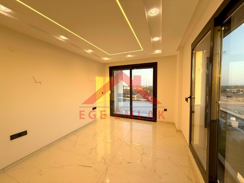 Didim'de 600 Metre Kare Arsa İçerisinde Satılık Beyaz Saray