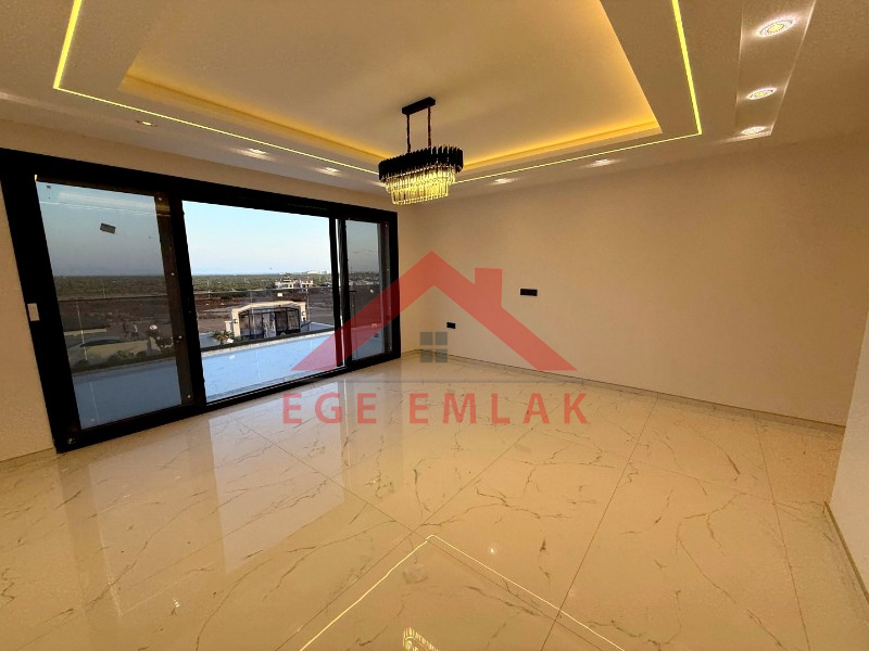 Didim'de 600 Metre Kare Arsa İçerisinde Satılık Beyaz Saray