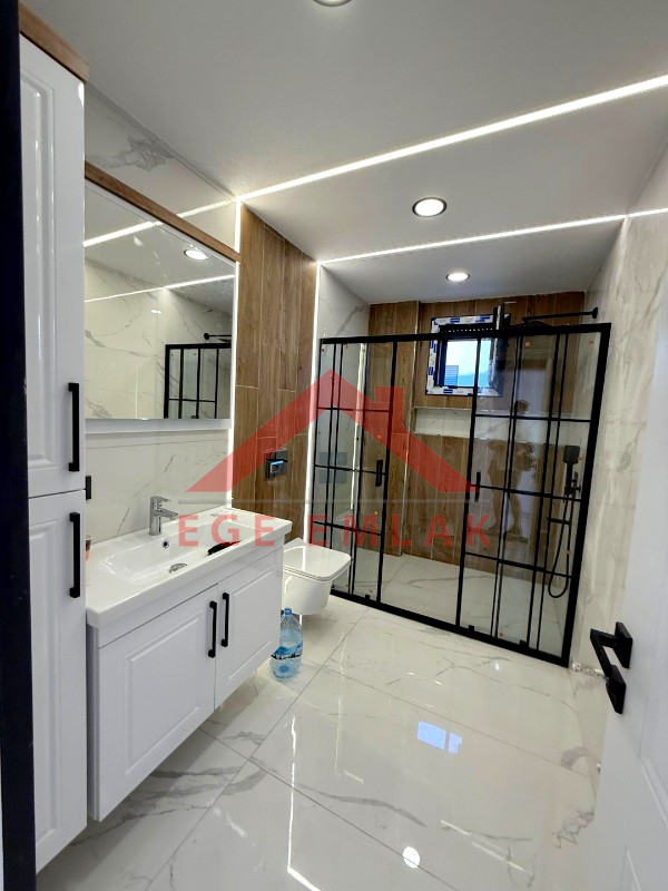 Didim'de 600 Metre Kare Arsa İçerisinde Satılık Beyaz Saray