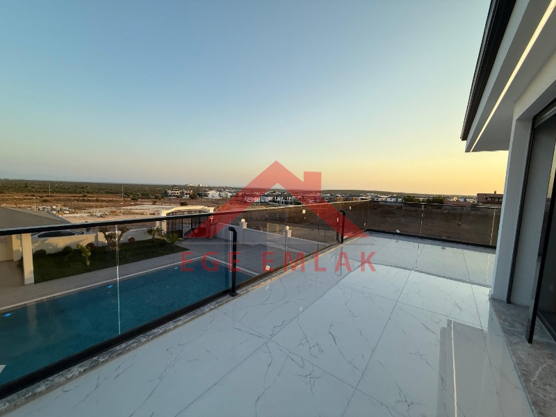 Didim'de 600 Metre Kare Arsa İçerisinde Satılık Beyaz Saray