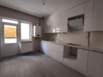 GÜVENAY - ÇORUM KALE POLİS LOJMANLARI MEVKİ KİRALIK 3+1 DAİRE