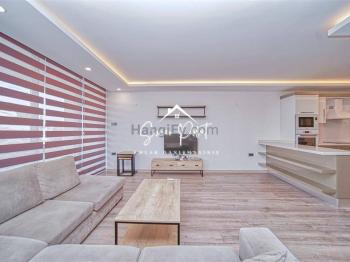 Girne Merkez'de Site İçinde Geniş Teraslı Geniş Tip 2+1 Satılık Daire