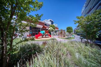 Girne Merkez'de Site İçinde Geniş Teraslı Geniş Tip 2+1 Satılık Daire