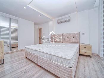 Girne Merkez'de Site İçinde Geniş Teraslı Geniş Tip 2+1 Satılık Daire