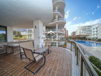 Girne Merkez'de Site İçinde Geniş Teraslı Geniş Tip 2+1 Satılık Daire