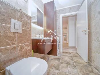 Girne Merkez'de Site İçinde Geniş Teraslı Geniş Tip 2+1 Satılık Daire