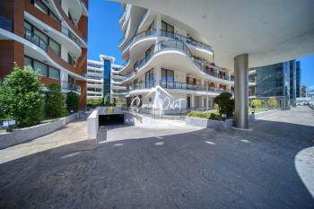 Girne Merkez'de Site İçinde Geniş Teraslı Geniş Tip 2+1 Satılık Daire