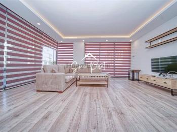 Girne Merkez'de Site İçinde Geniş Teraslı Geniş Tip 2+1 Satılık Daire