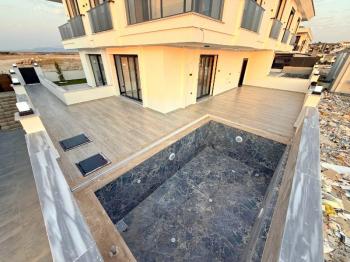 Didim'de Deniz Manzaralı 3+1 Villa