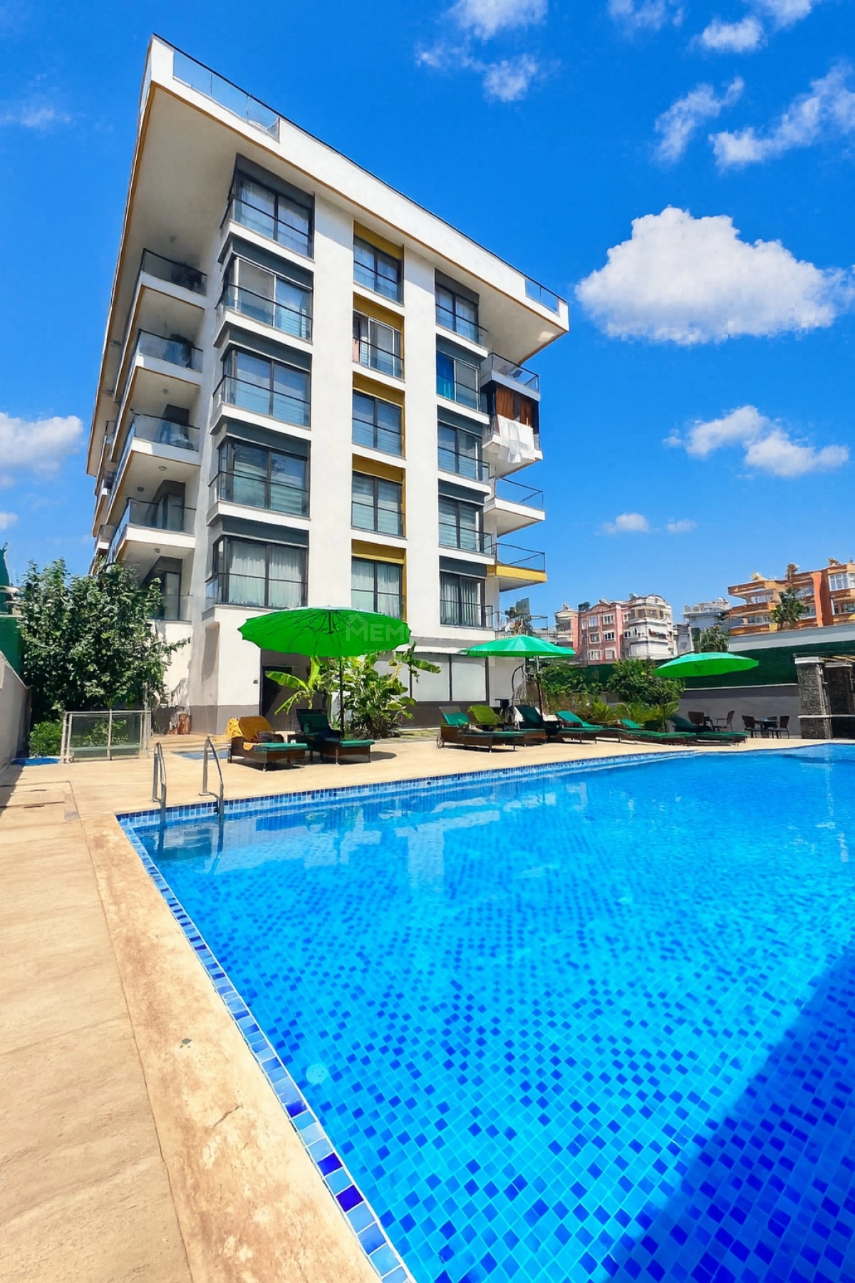 Granada Boutique Møblert 2+1