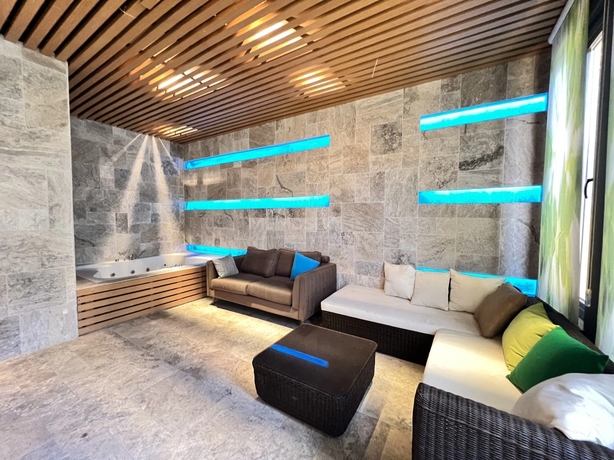 Granada Boutique Møblert 2+1