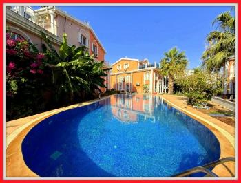 Didim'de Havuzlu Site İçerisinde Satılık 4+1 Villa