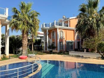 Didim'de Havuzlu Site İçerisinde Satılık 4+1 Villa