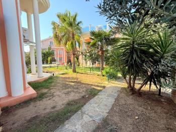 Didim'de Havuzlu Site İçerisinde Satılık 4+1 Villa