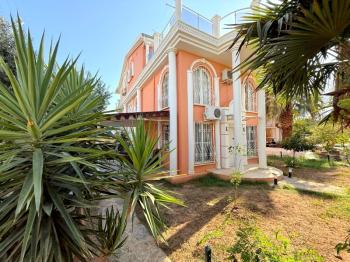 Didim'de Havuzlu Site İçerisinde Satılık 4+1 Villa