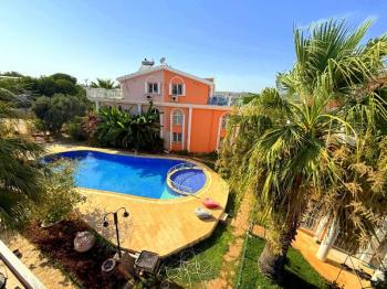 Didim'de Havuzlu Site İçerisinde Satılık 4+1 Villa