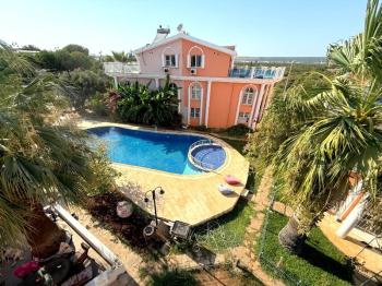 Didim'de Havuzlu Site İçerisinde Satılık 4+1 Villa