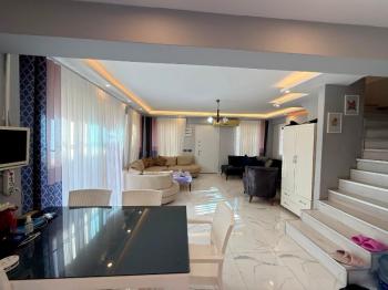 Didim'de Havuzlu Site İçerisinde Satılık 4+1 Villa