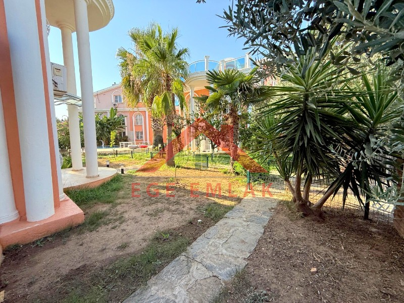 Didim'de Havuzlu Site İçerisinde Satılık 4+1 Villa