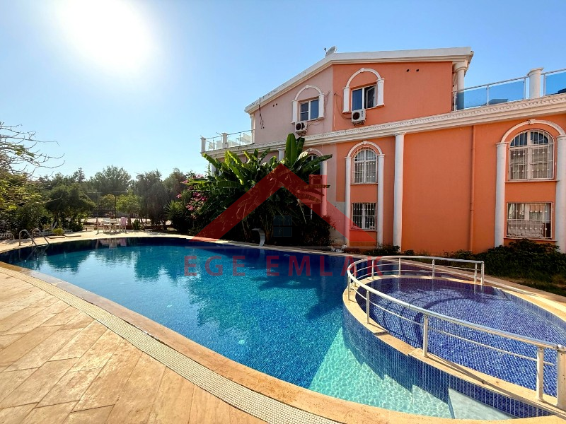 Didim'de Havuzlu Site İçerisinde Satılık 4+1 Villa