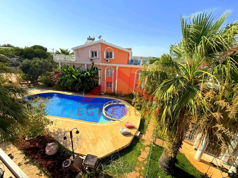 Didim'de Havuzlu Site İçerisinde Satılık 4+1 Villa