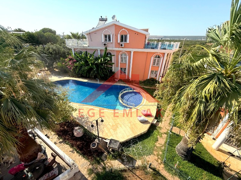 Didim'de Havuzlu Site İçerisinde Satılık 4+1 Villa