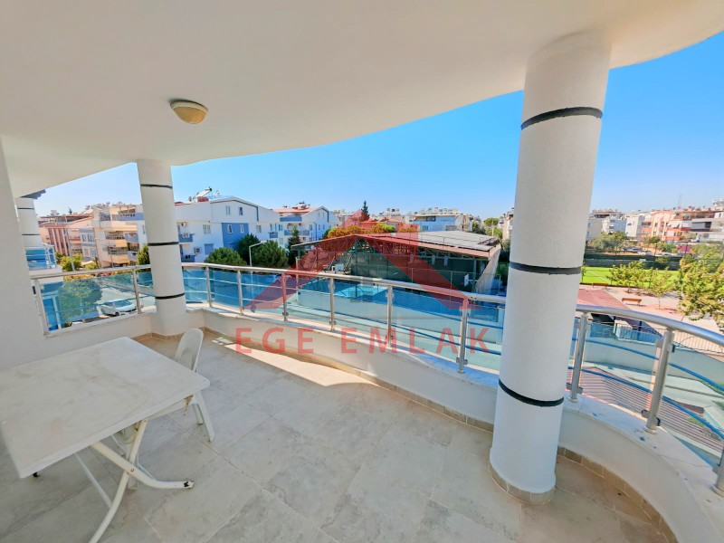 Altınkum Karakış Sitesinde Satılık 4+1 Apartman Dubleksi