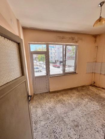 GÜVENAY – ÇORUM KAFKAS EVLERİ CAMİİ ARKASI – 3+1 SATILIK DAİRE