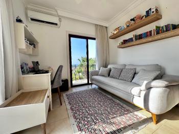 Girne Bellapaiste Eşsiz Manzaralı Satılık 3+1 Havuzlu Villa