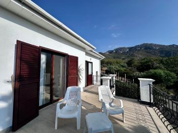 Girne Bellapaiste Eşsiz Manzaralı Satılık 3+1 Havuzlu Villa