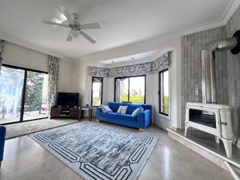 Girne Bellapaiste Eşsiz Manzaralı Satılık 3+1 Havuzlu Villa