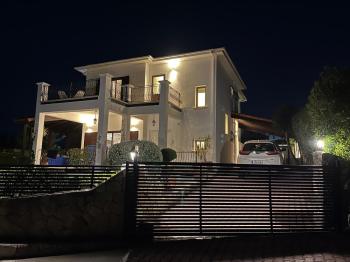 Girne Bellapaiste Eşsiz Manzaralı Satılık 3+1 Havuzlu Villa
