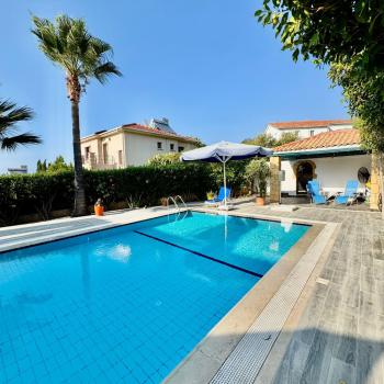 Girne Bellapaiste Eşsiz Manzaralı Satılık 3+1 Havuzlu Villa