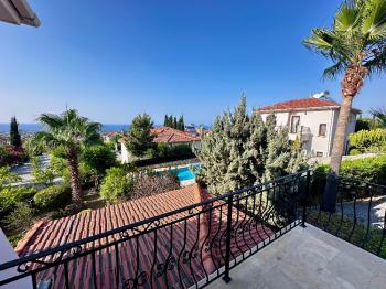 Girne Bellapaiste Eşsiz Manzaralı Satılık 3+1 Havuzlu Villa