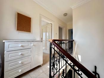 Girne Bellapaiste Eşsiz Manzaralı Satılık 3+1 Havuzlu Villa