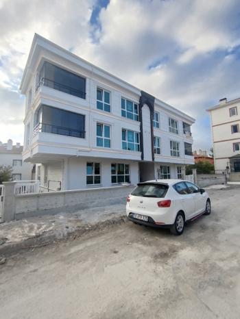 GÜVENAY - ÇORUM BAHÇELİEVLER MAH. CUMARTESİ PAZARI CİVARI 3+1 SATILIK DAİRE