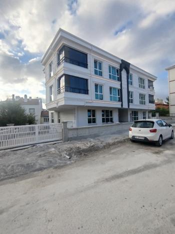 GÜVENAY - ÇORUM BAHÇELİEVLER MAH.CUMARTESİ PAZARI CİVARI  2+1 SATILIK DAİRE