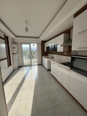 AFYON ÜÇOK EMLAKTAN ALİ İHSAN PAŞA MAH KİRALIK LÜX ARAKAT  3+1 135M²