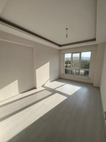 AFYON ÜÇOK EMLAKTAN ALİ İHSAN PAŞA MAH KİRALIK LÜX ARAKAT  3+1 135M²