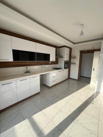 AFYON ÜÇOK EMLAKTAN ALİ İHSAN PAŞA MAH KİRALIK LÜX ARAKAT  3+1 135M²