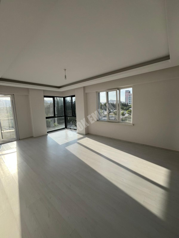 AFYON ÜÇOK EMLAKTAN ALİ İHSAN PAŞA MAH KİRALIK LÜX ARAKAT  3+1 135M²