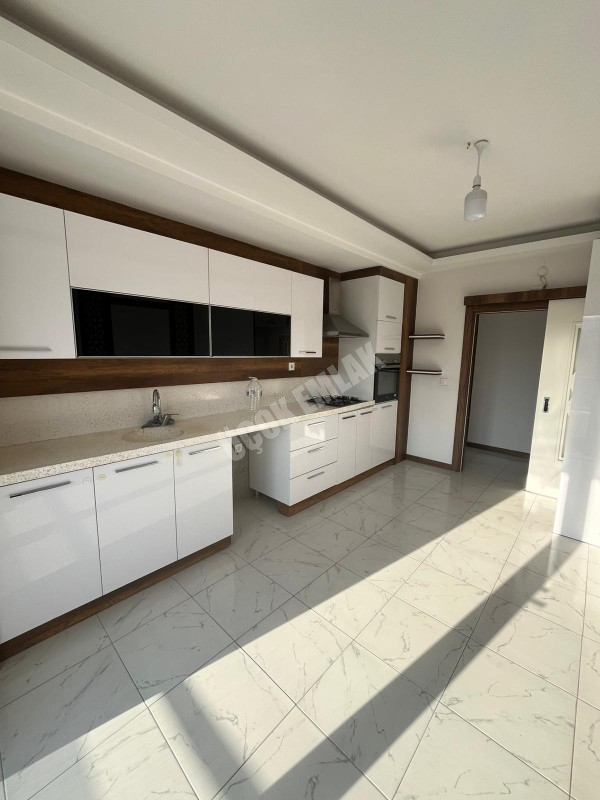 AFYON ÜÇOK EMLAKTAN ALİ İHSAN PAŞA MAH KİRALIK LÜX ARAKAT  3+1 135M²