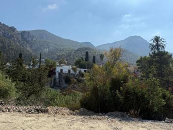Kıbrıs Girne Bellapais Bölgesinde Kesintisiz Deniz Manzaralı Villa Yapımına Uygun 957 m2 Satılık Arsa