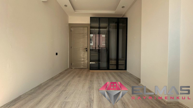 Elmas’tan 50.Yıl’da Merkezi Lokasyonda Sıfır Amerikan 1+1