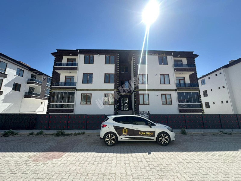AFYON ÜÇOK EMLAKTAN MAREŞAL F ÇAKMAK MAH KİRALIK SIFIR 2+1 DAİRE