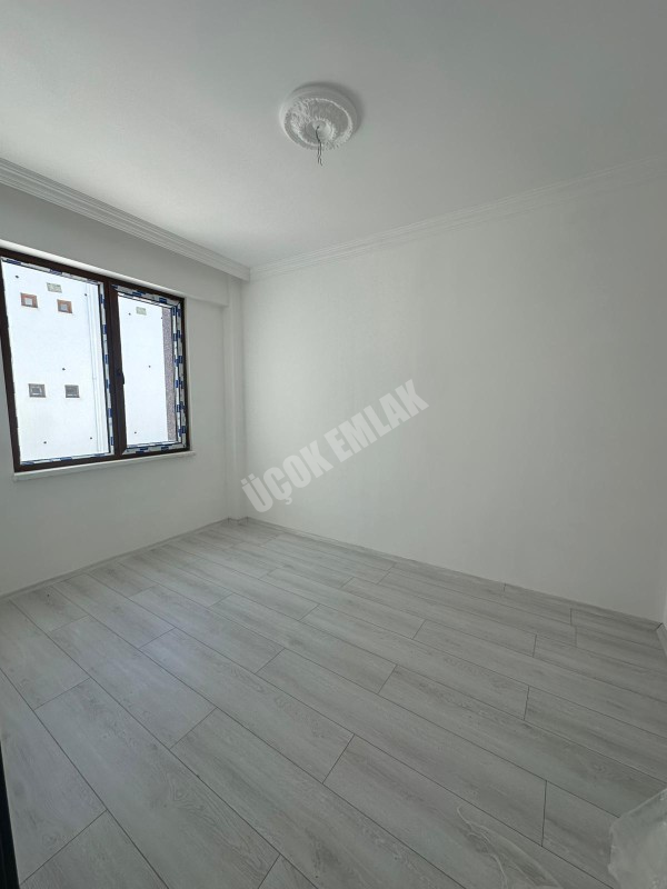 AFYON ÜÇOK EMLAKTAN MAREŞAL F ÇAKMAK MAH KİRALIK SIFIR 2+1 DAİRE