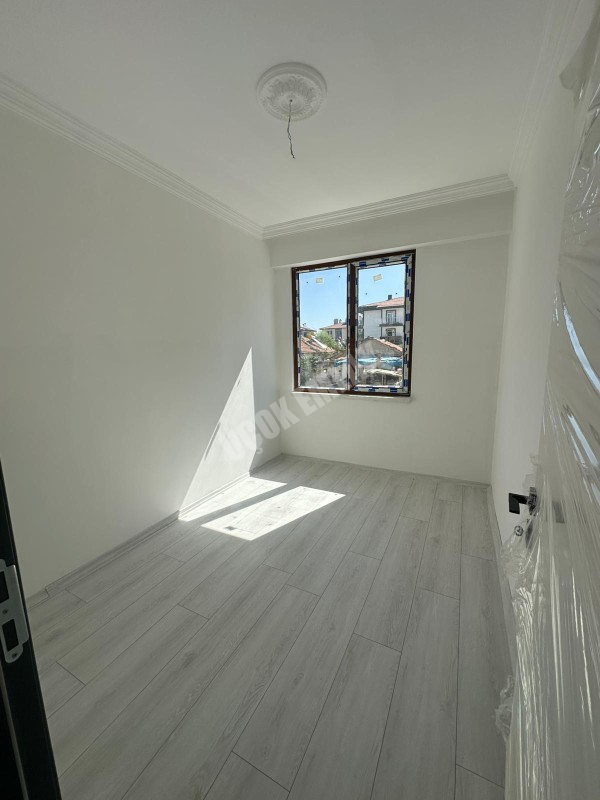 AFYON ÜÇOK EMLAKTAN MAREŞAL F ÇAKMAK MAH KİRALIK SIFIR 2+1 DAİRE