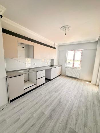 GÜVENAY - ÇORUM ULUKAVAK MAH.YENİ İSKİLİP YOLU ÜZERİ SATILIK 3+1 SIFIR DAİRE