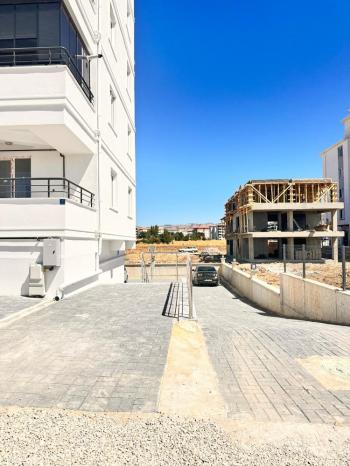 GÜVENAY - ÇORUM ULUKAVAK MAH.YENİ İSKİLİP YOLU ÜZERİ SATILIK 3+1 SIFIR DAİRE