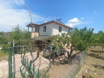 Güvenay - Çorum Üçtutlar Mahallesi Ayarık Bağları 4+1 Satılık Villa